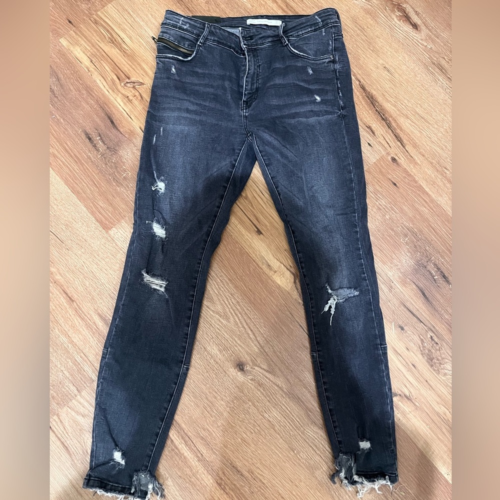 ZARA trafaluc cropped distressed jeans.  29x27